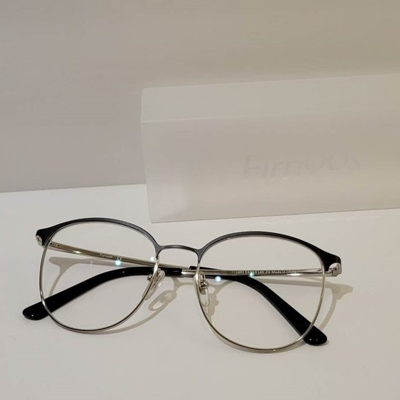 Clear Glasses - Picture 2 of 3